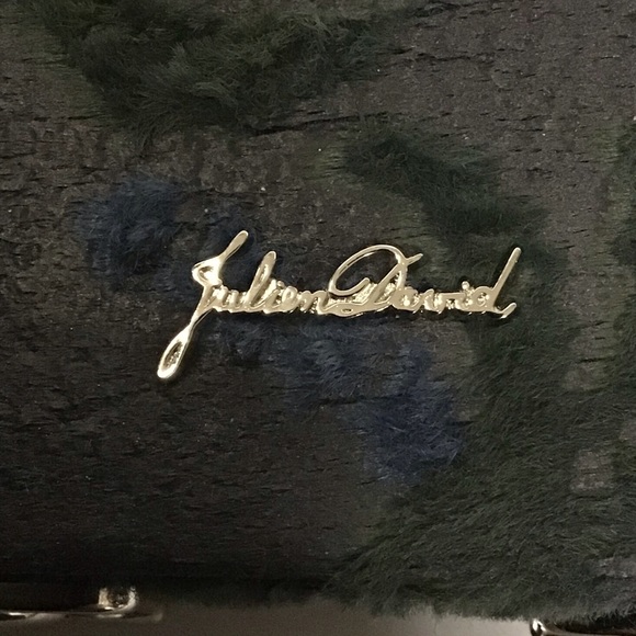 Julien David Case With Detachable Strap - Picture 7 of 7